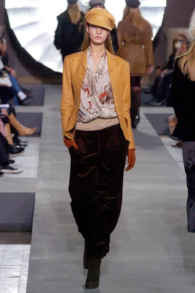 Look 15